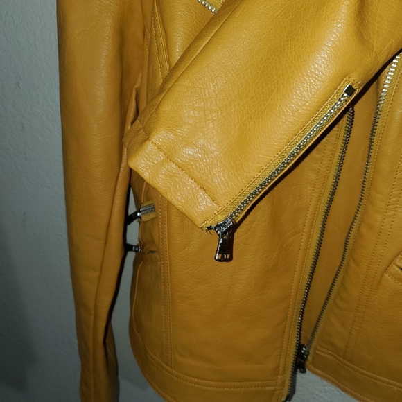 Internation Concepts Bomber style jacket deep Yellow faux leather. Size small - Picture 5 of 7